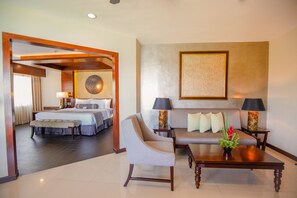 套房 (Mabuhay) | 客房内保险箱、办公桌、遮光窗帘、折叠床/加床  （额外收费）