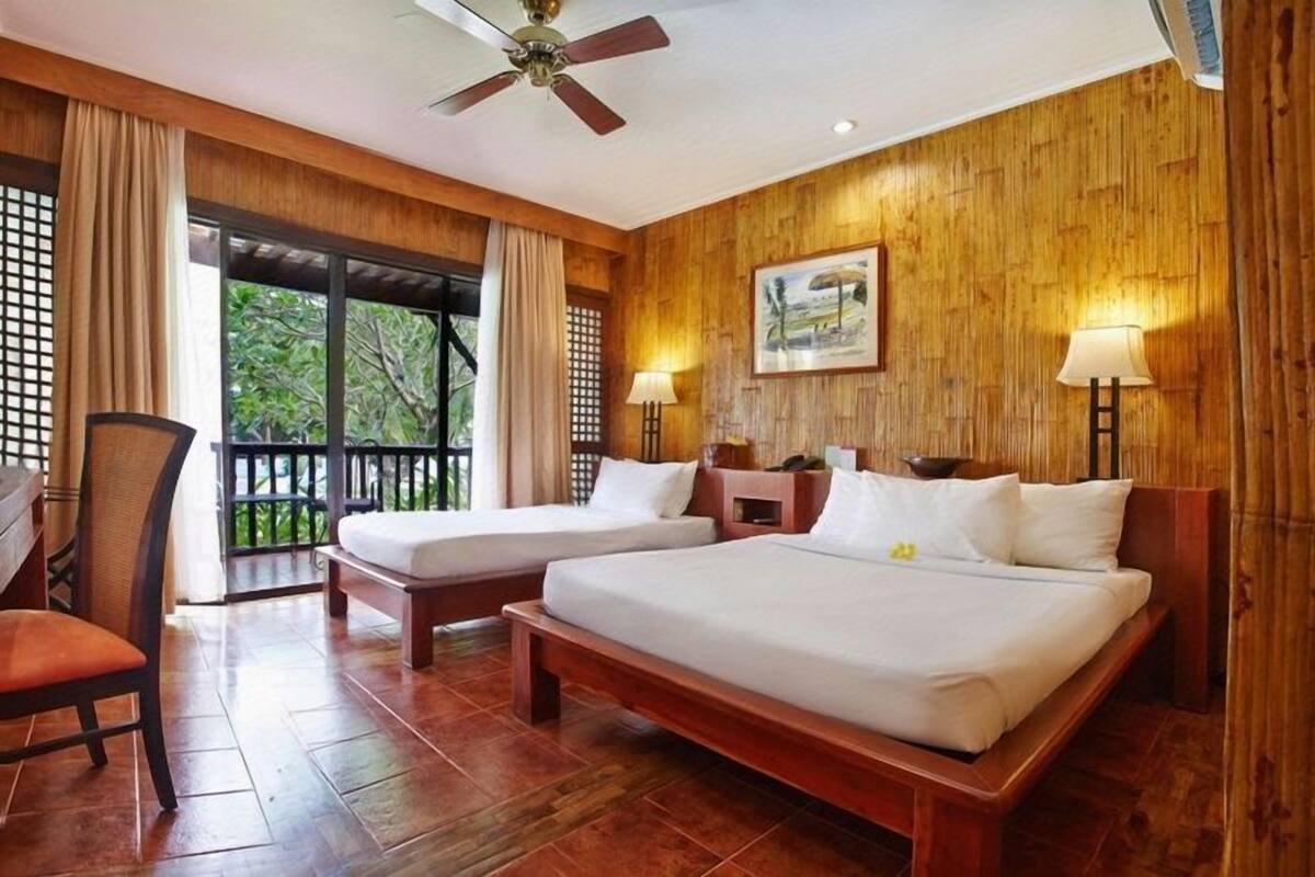 In-room safe, desk, blackout curtains, rollaway beds
