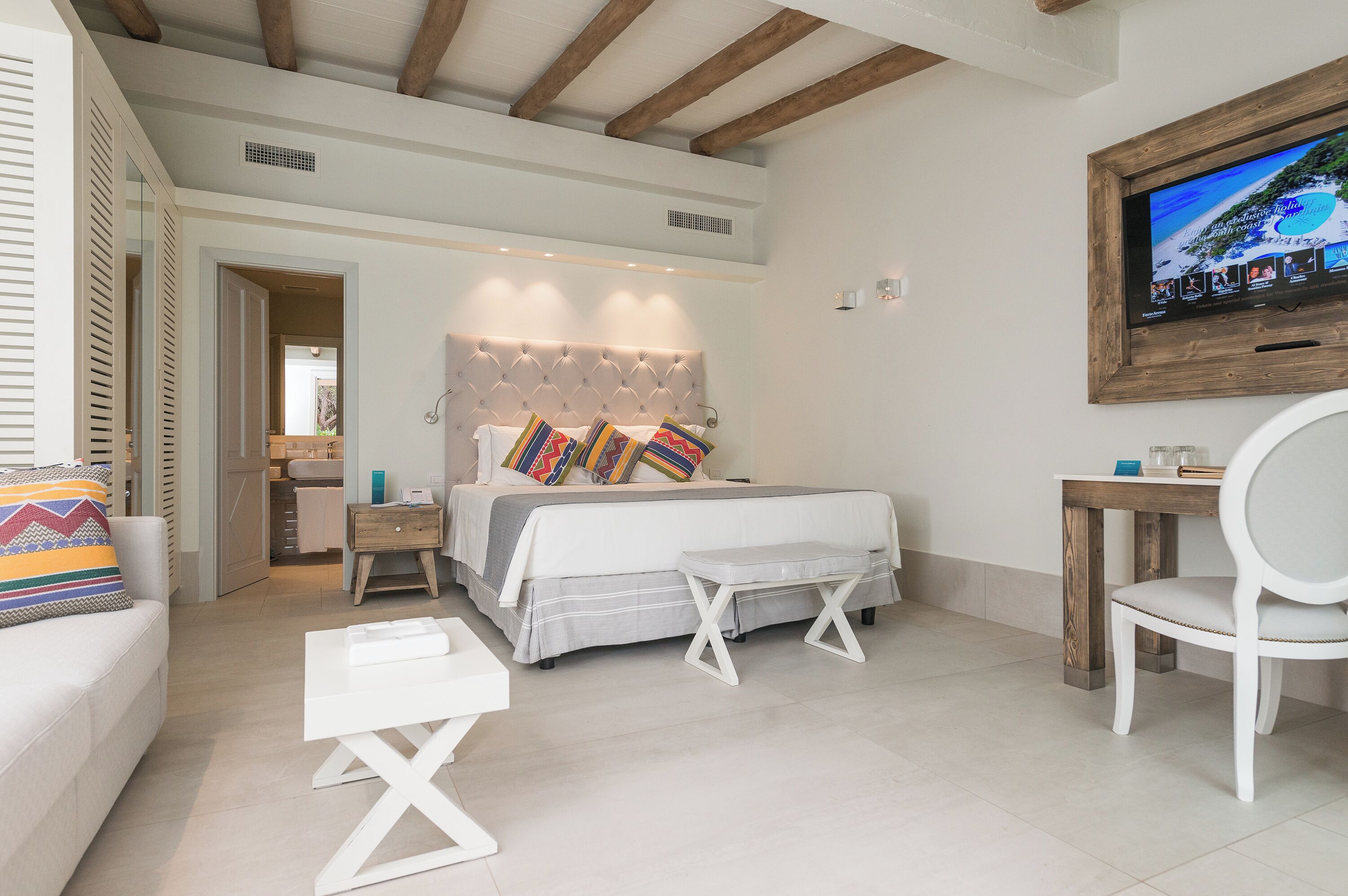 Deluxe Bungalow | Interior entrance