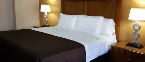 Deluxe Room, 1 King Bed | Free WiFi, bed sheets, alarm clocks
