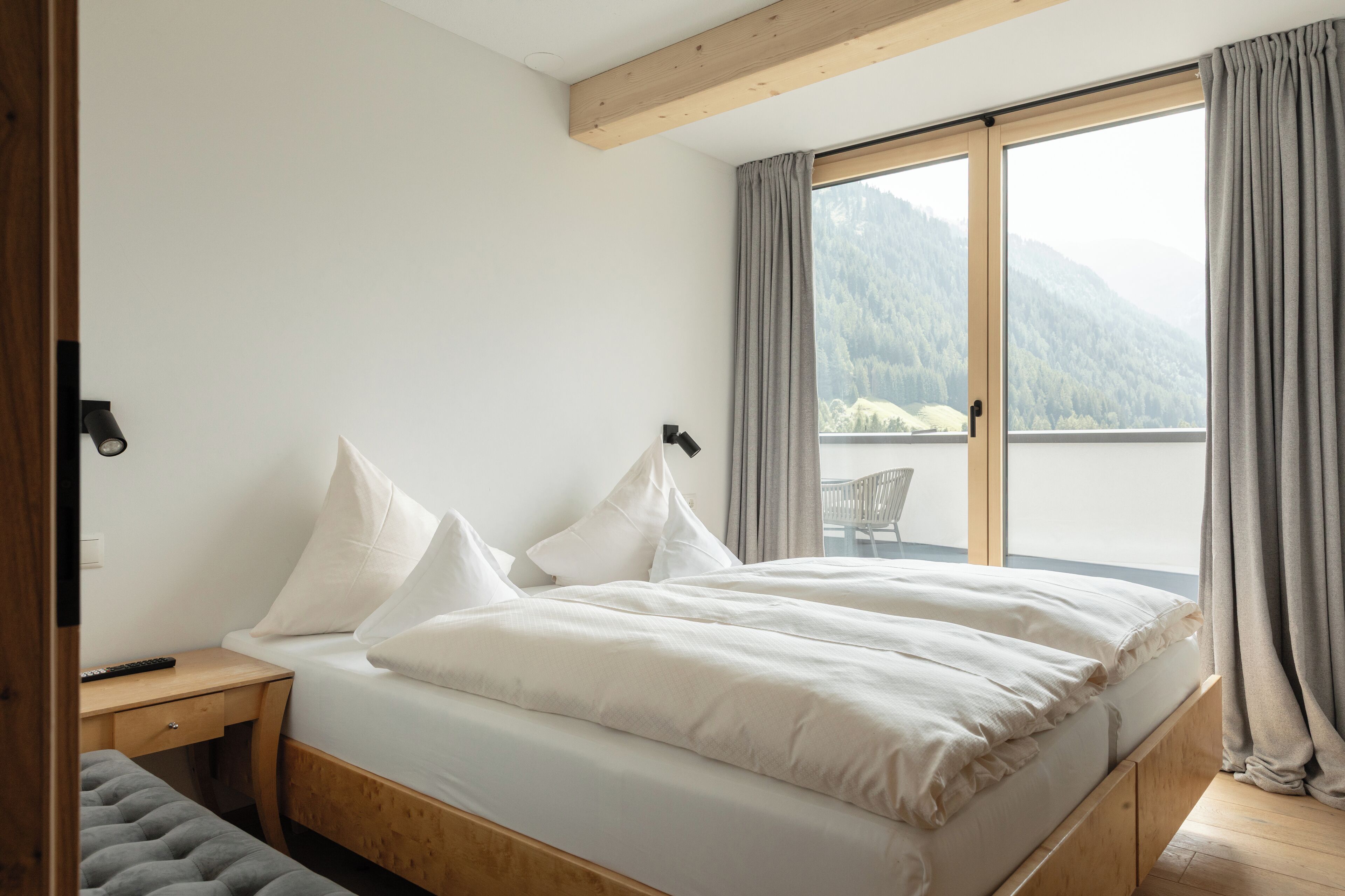 suite, balcony | premium bedding, minibar, in-room safe, free wifi