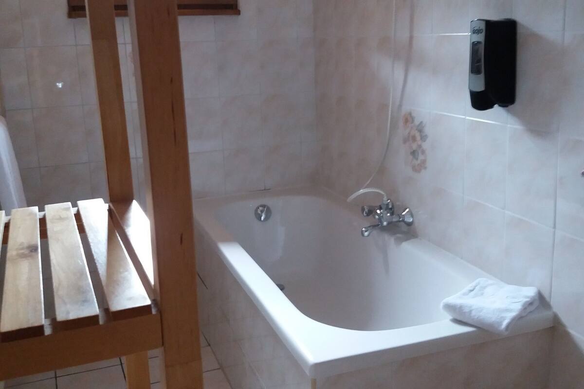 double or twin room | bathroom amenities | free toiletries, hair dryer, slippers, towels