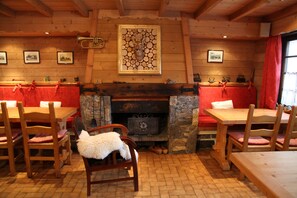 Breakfast, lunch, dinner served; Regional cuisine  - Hotel Cro-Bidou (Saint-Paul-en-Chablais)