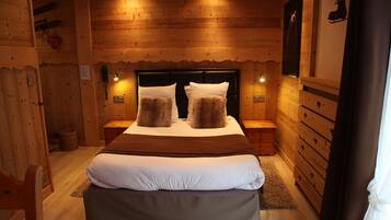 Double Room | In-room safe, desk, free cribs/infant beds, free WiFi