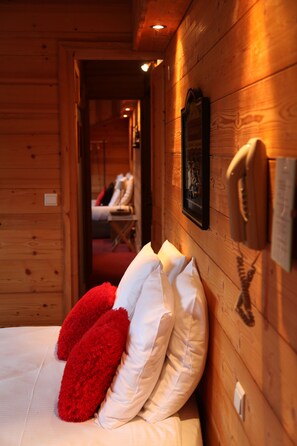 In-room safe, desk, free cots/infant beds, free WiFi - Hotel Cro-Bidou (Saint-Paul-en-Chablais)