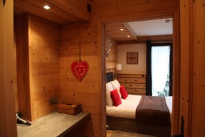 Double Room | In-room safe, desk, free cribs/infant beds, free WiFi - Hotel Cro-Bidou (Saint-Paul-en-Chablais)