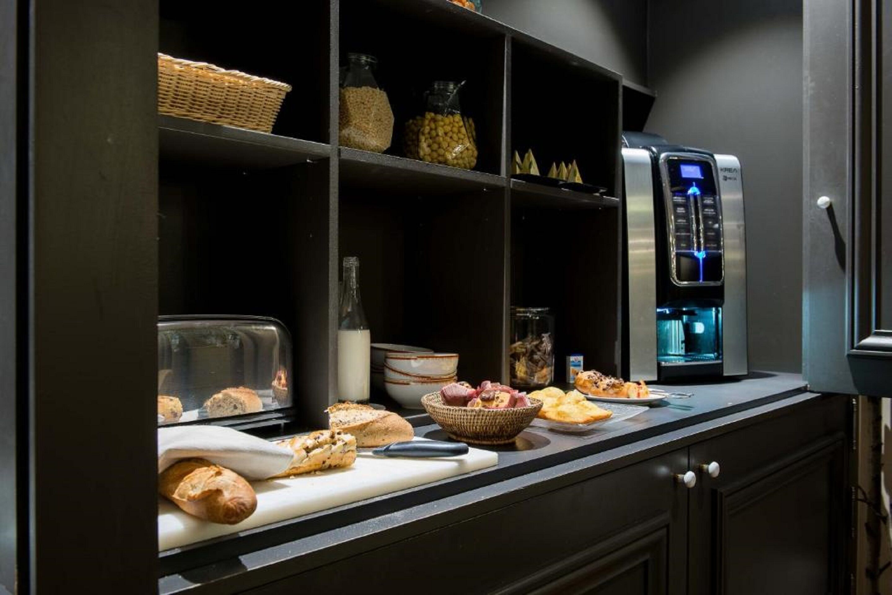 Foto - Logis Hôtel Tante Yvonne & son restaurant semi-gastronomique - Lyon Nord