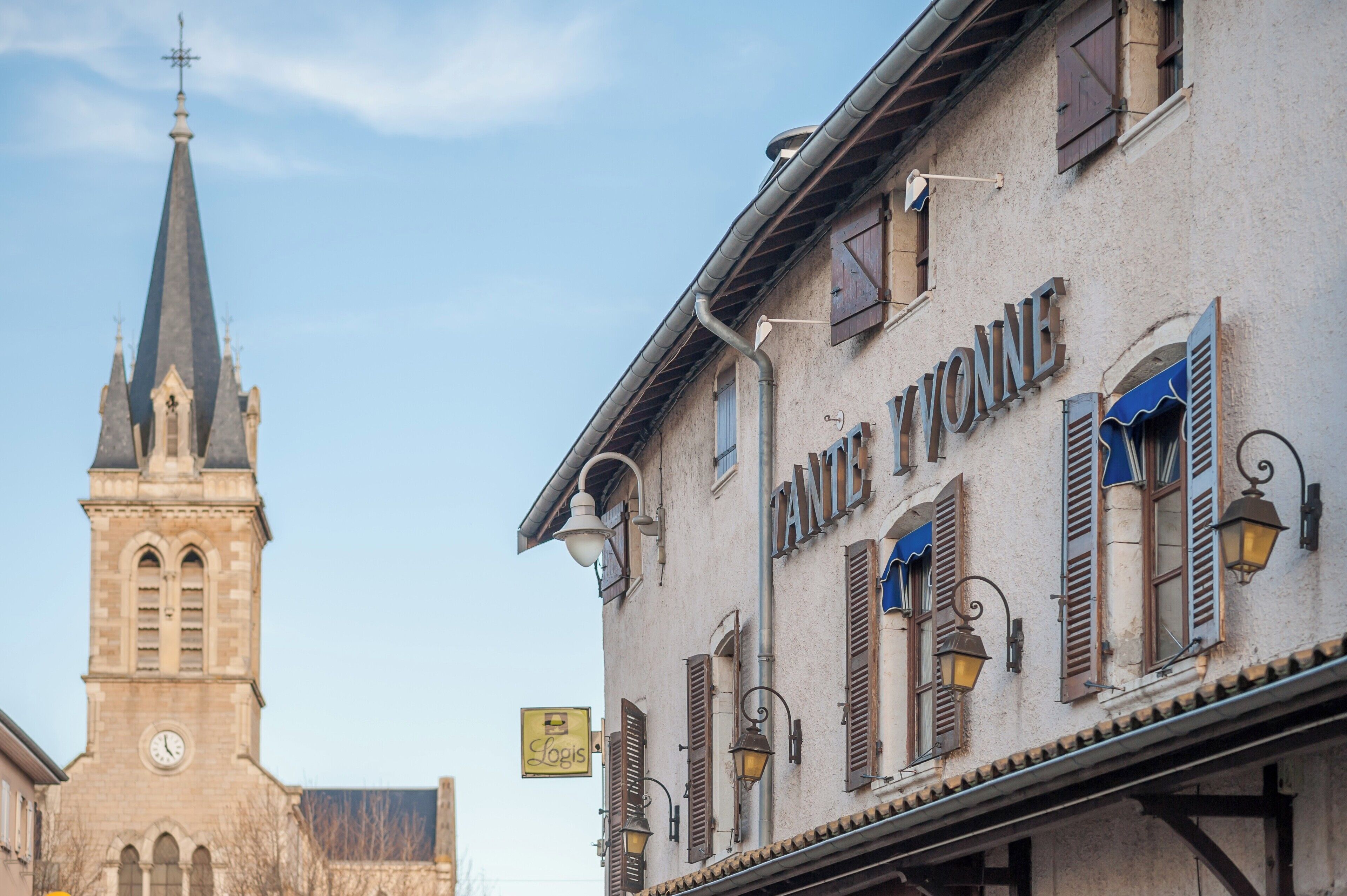 Foto - Logis Hôtel Tante Yvonne & son restaurant semi-gastronomique - Lyon Nord