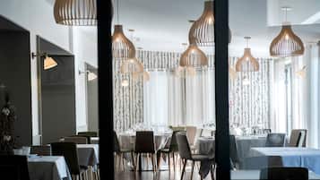 Se sirven desayunos, comidas, cenas y cocina francesa