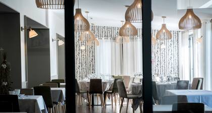 Logis Hôtel Tante Yvonne & son Restaurant semi-gastronomique Lyon Nord