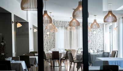 Logis Hôtel Tante Yvonne & son Restaurant semi-gastronomique Lyon Nord