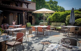 Se sirven desayunos, almuerzos, cenas y cocina francesa 