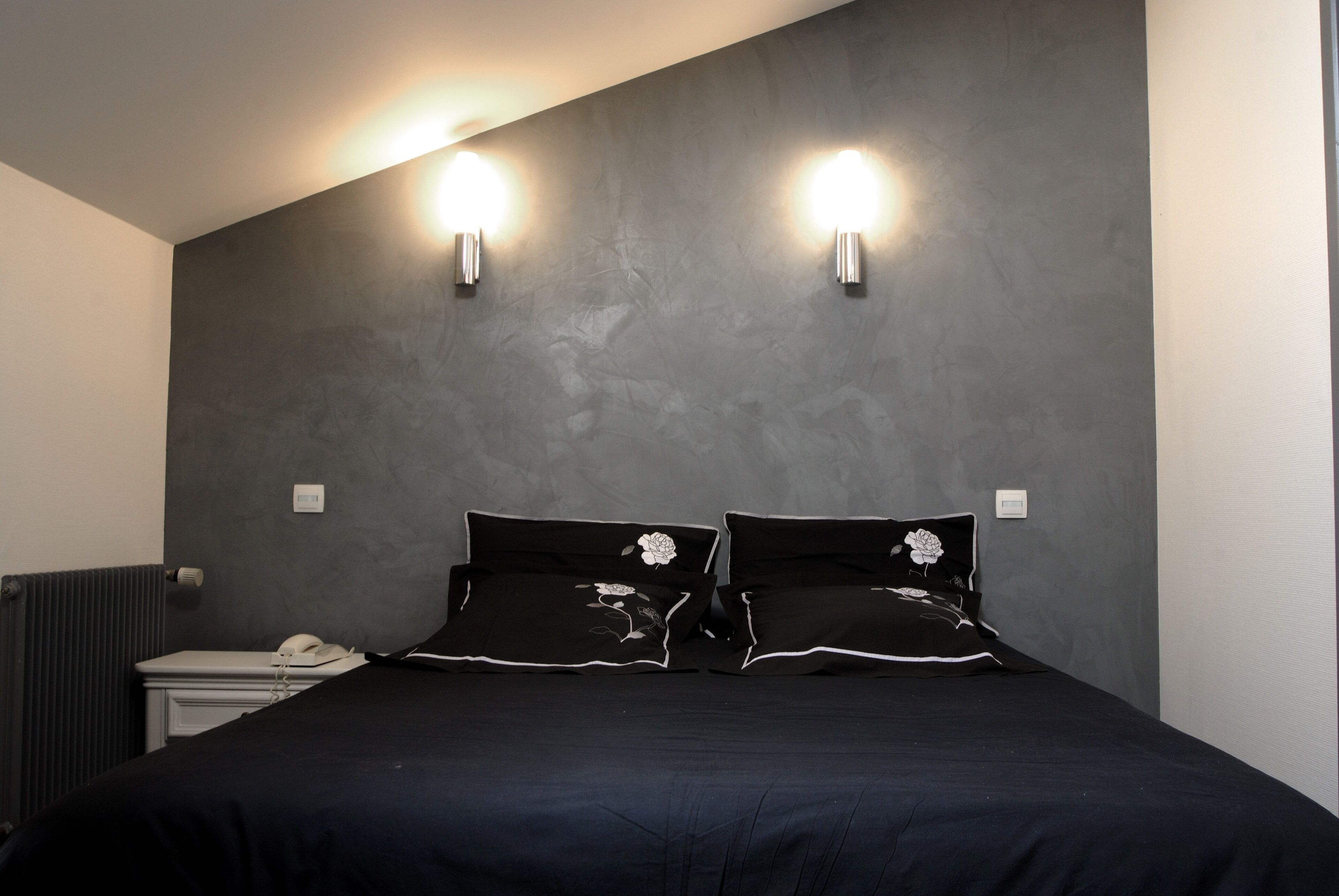 Foto - Logis Hôtel Tante Yvonne & son restaurant semi-gastronomique - Lyon Nord