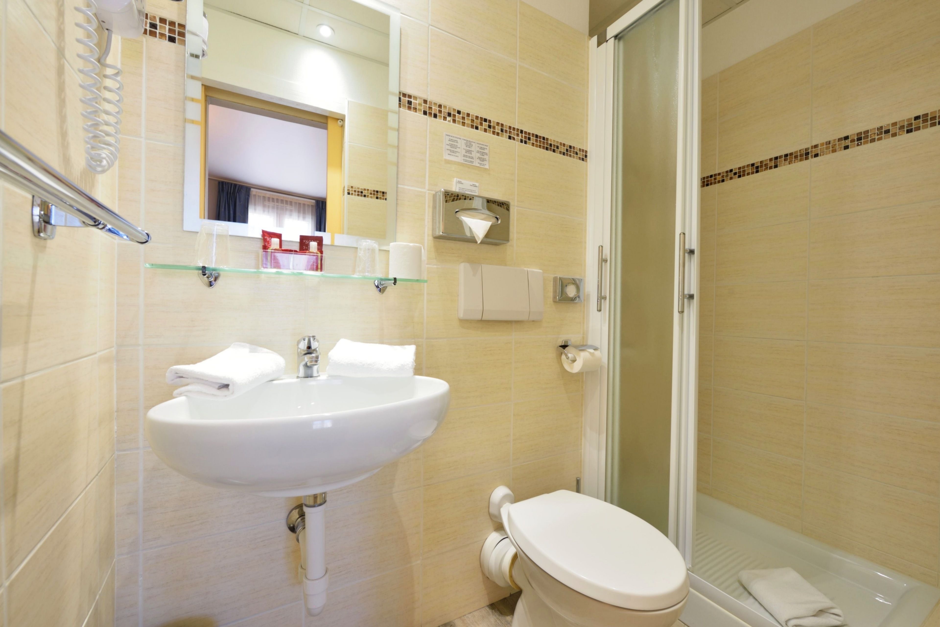 standard double room, balcony (monaco) | bathroom | towels