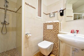 Deluxe Double Room, Balcony (Monaco) | Bathroom | Towels - Hotel Capitole (Beausoleil)