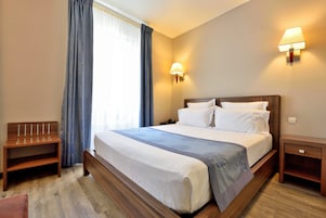 Chambre Double Standard | Minibar, coffres-forts dans les chambres, bureau, chambres insonorisées