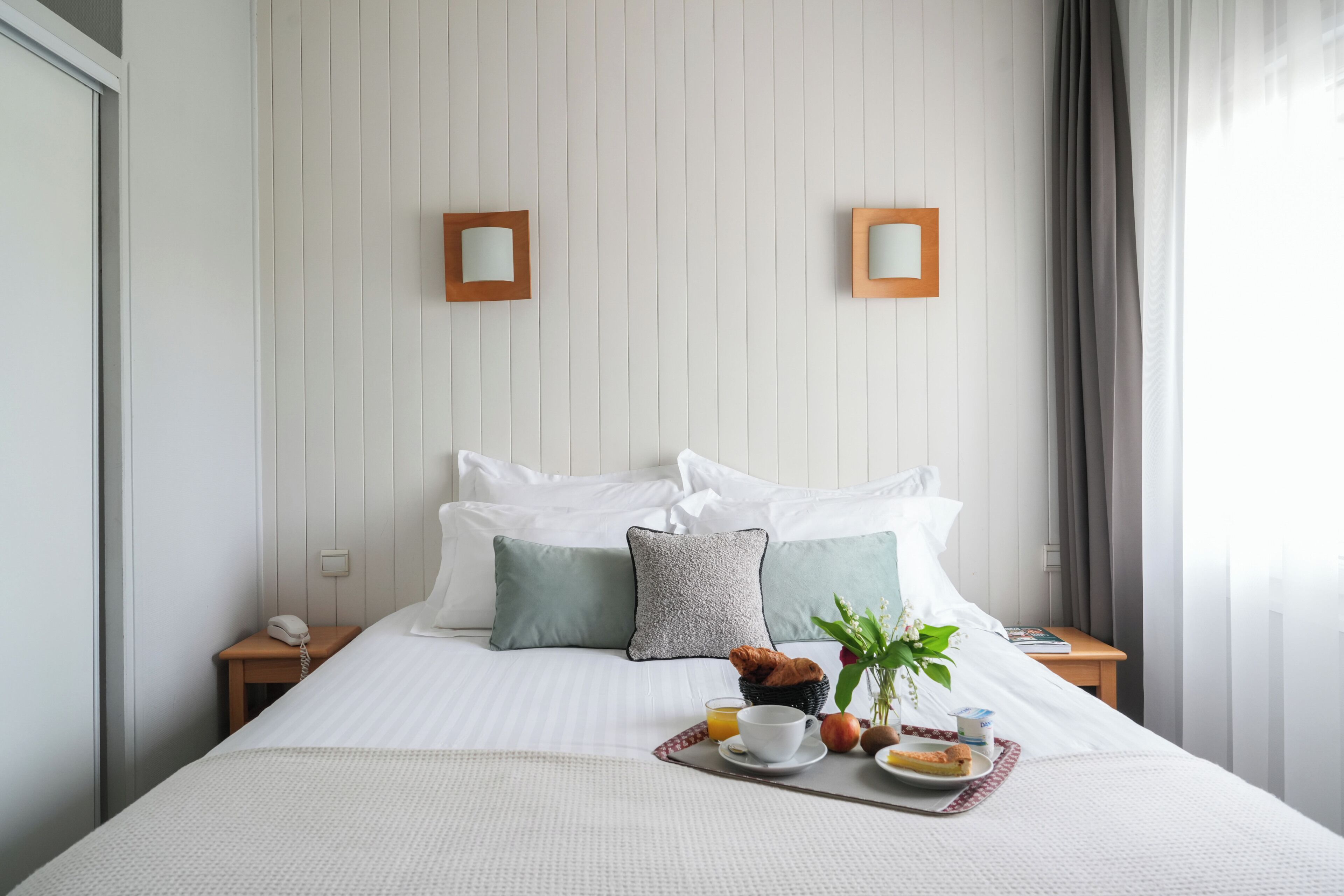 デスク、防音設備、WiFi (無料)、ベッドシーツ