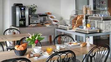 Daily buffet breakfast (EUR 11 per person)