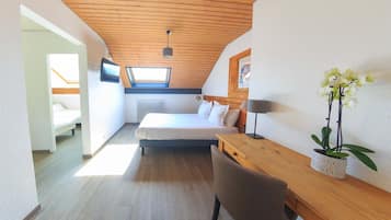 Quarto quádruplo | Roupas de cama premium, cofres nos quartos, escrivaninha