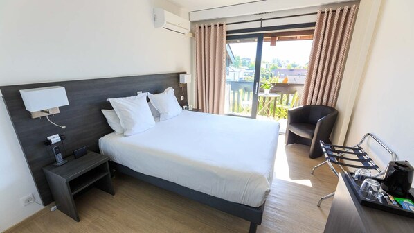 Premium bedding, in-room safe, desk, soundproofing