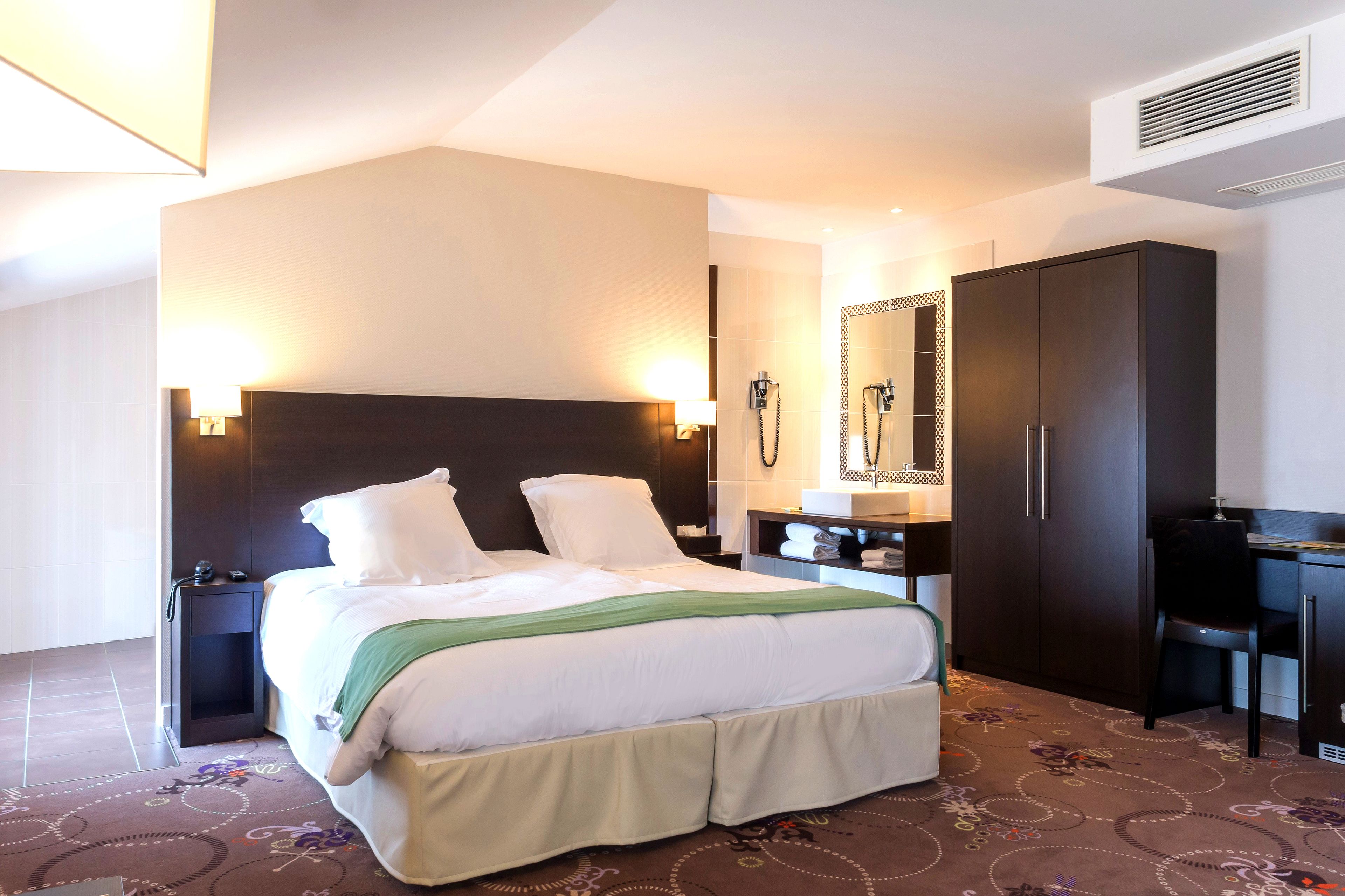 superior double room | 2 bedrooms, minibar, in-room safe, desk