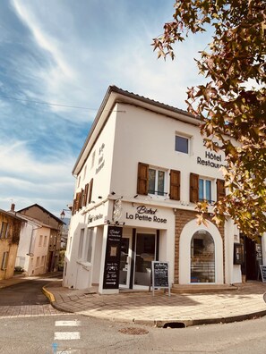Experience the charm of Bishop La Petite Rose, a traditional hotel and restaurant offering dining services.