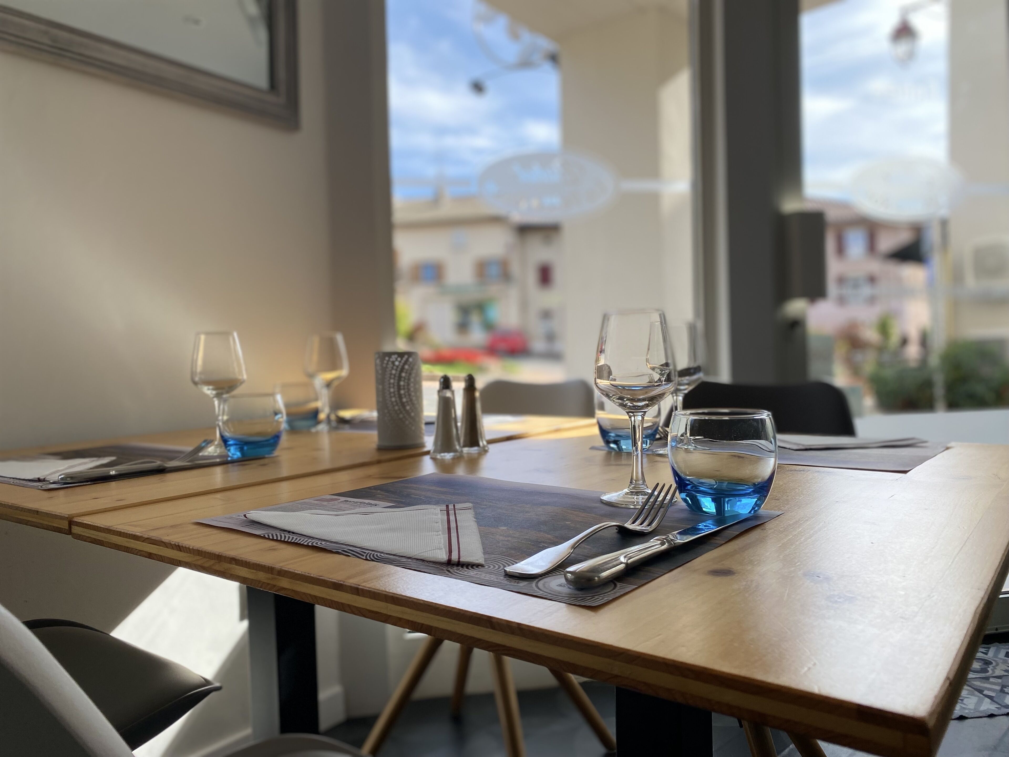 breakfast, lunch, dinner served; french cuisine