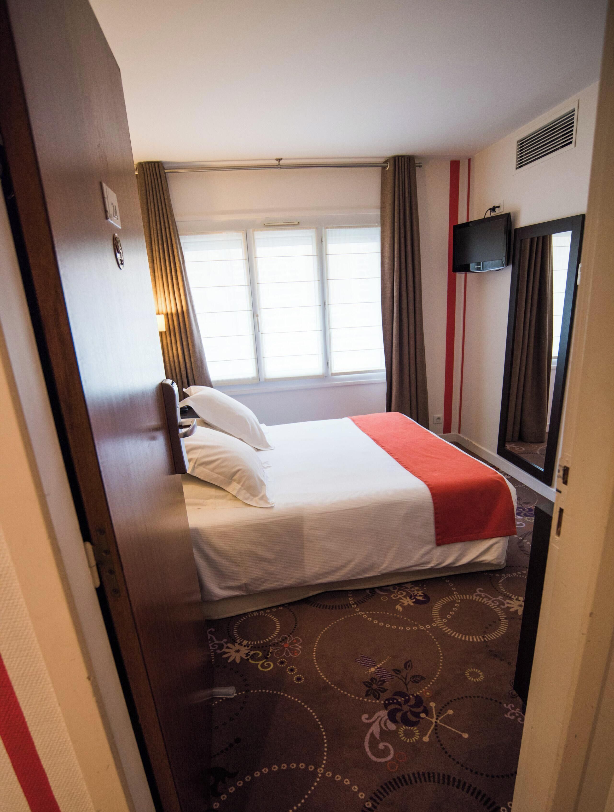 Minibar, in-room safe, desk, soundproofing