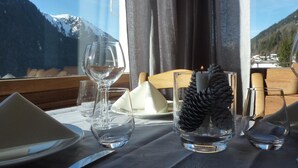 A table set for dining with a mountain view. - Le Roitelet (Chatel)