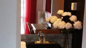 Standard-Doppel- oder -Zweibettzimmer, eigenes Bad | Badezimmer