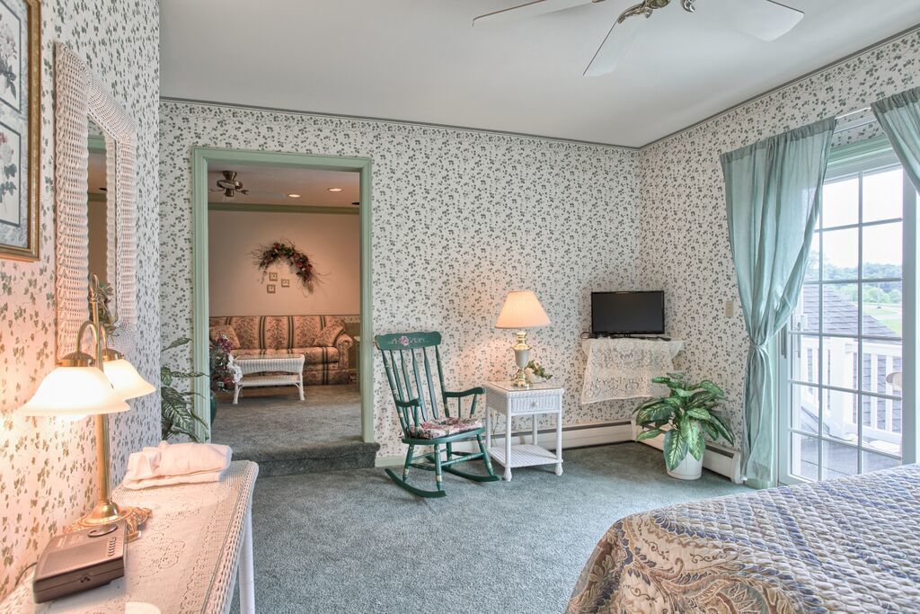 Suite, 1 Bedroom, Jetted Tub (Terrace Suite) | Individually decorated, individually furnished, desk, free WiFi