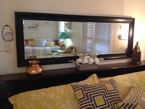 The Londonderry Suite | Individually decorated, individually furnished, iron/ironing board - O'Casey's Boutique Inn (San Antonio)