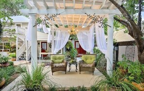 Londonderry Suite | Terrace/patio - O'Casey's Boutique Inn (San Antonio)