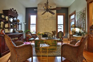 Interior - O'Casey's Boutique Inn (San Antonio)