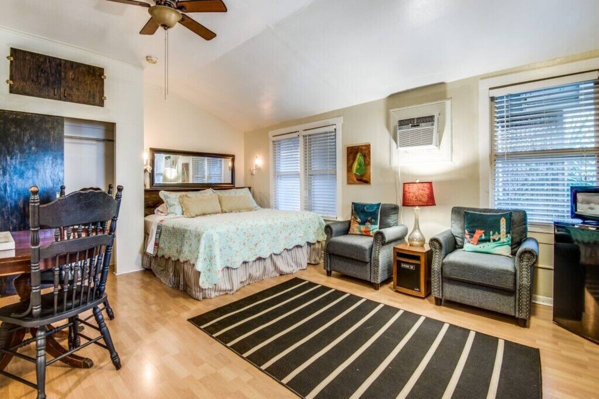 Clare Cottage | Living area | TV