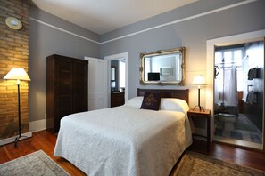 The Londonderry Suite | Individually decorated, individually furnished, iron/ironing board - O'Casey's Boutique Inn (San Antonio)