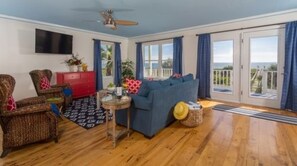 Room (92 Atlantic Suite at Vilano Beach) | Living room - Bayfront Marin House (St. Augustine)