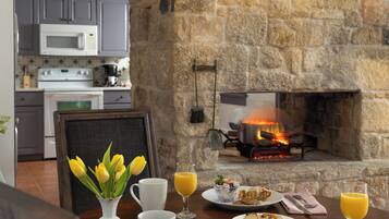 Luxury Room | In-room dining
