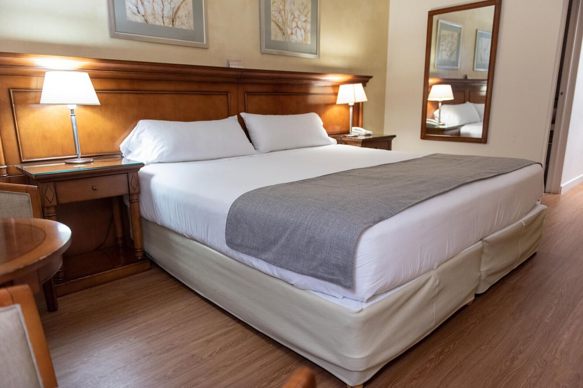 Minibar, in-room safe, blackout drapes, free WiFi