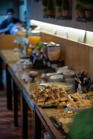 Se sirven desayunos, almuerzos, cenas y brunches