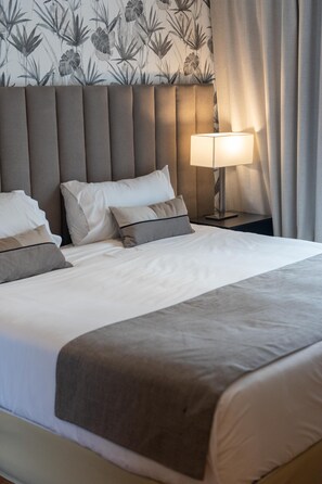 Master Suite | Minibar, in-room safe, blackout drapes, free WiFi - Albatros Hotel (Ushuaia)