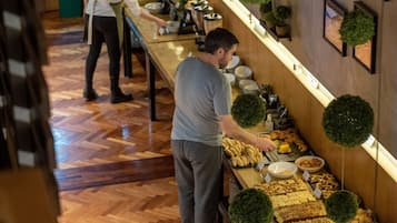 Se sirven desayunos, comidas, cenas y brunch
