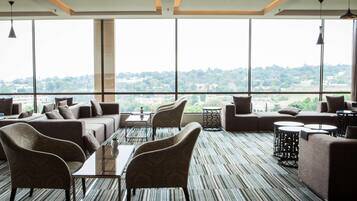 2 bars/lounges, rooftop bar