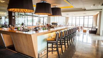 2 bares o lounges, bar en la azotea