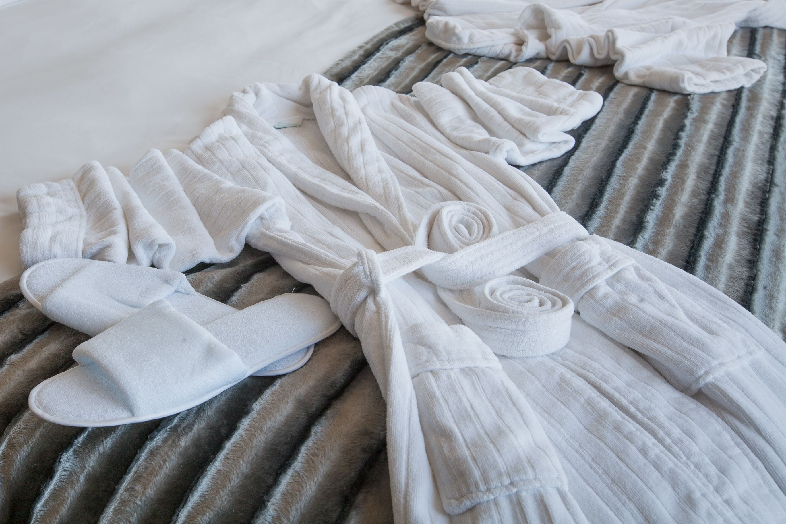 suite | premium bedding, minibar, in-room safe, desk