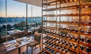 Breakfast, lunch, dinner served; Italian cuisine - Southern Sun Hyde Park (Johannesburg)