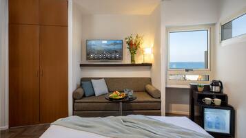 In-room safe, desk, free WiFi, bed sheets
