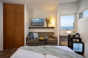 In-room safe, desk, free WiFi, bed sheets - Maxim Hotel Tel Aviv (Tel Aviv)