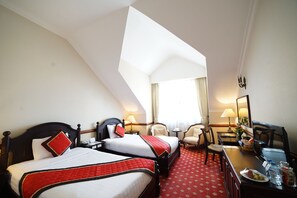 Deluxe Room | Minibar, in-room safe, desk, blackout curtains