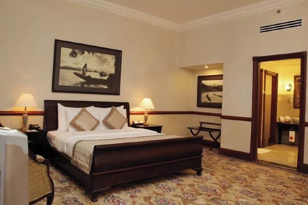 Minibar, in-room safe, desk, blackout drapes